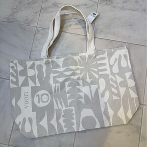 Vuori Abstract Patterned Tote in Gray and White